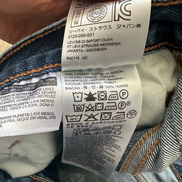 Levi’s Jean Shorts - Picture 4 of 4